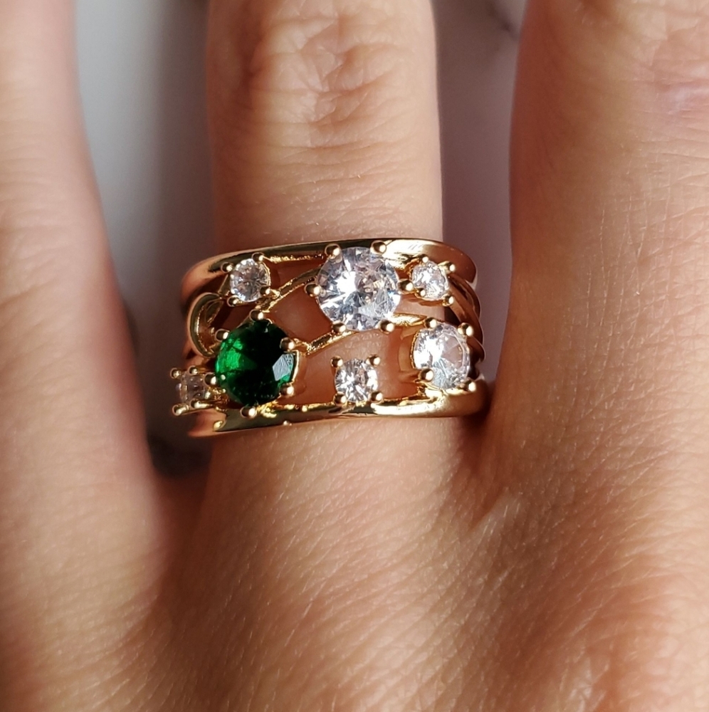 New Gorgeous 18K Yellow Gold Plated Ring - Picture 2 of 5